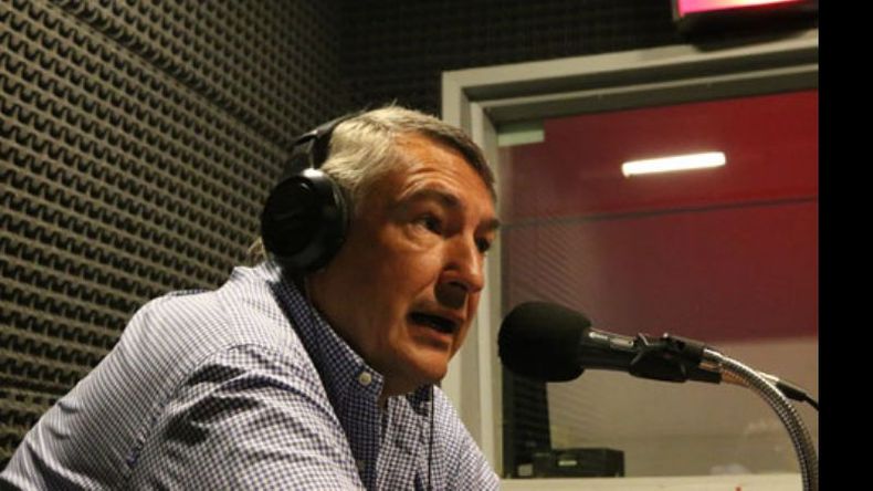 MICRÓFONO ABIERTO. D’Onofrio repasó sus planes de obras públicas, cuestionó a sus rivales y respondió preguntas de los oyentes de FM Plaza..