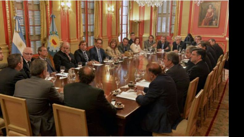 Daniel Scioli se reunió con sus ministros y representantes de los fiscales..