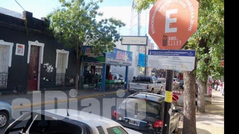 El estacionamiento medido cuesta 3 pesos por hora desde este año..