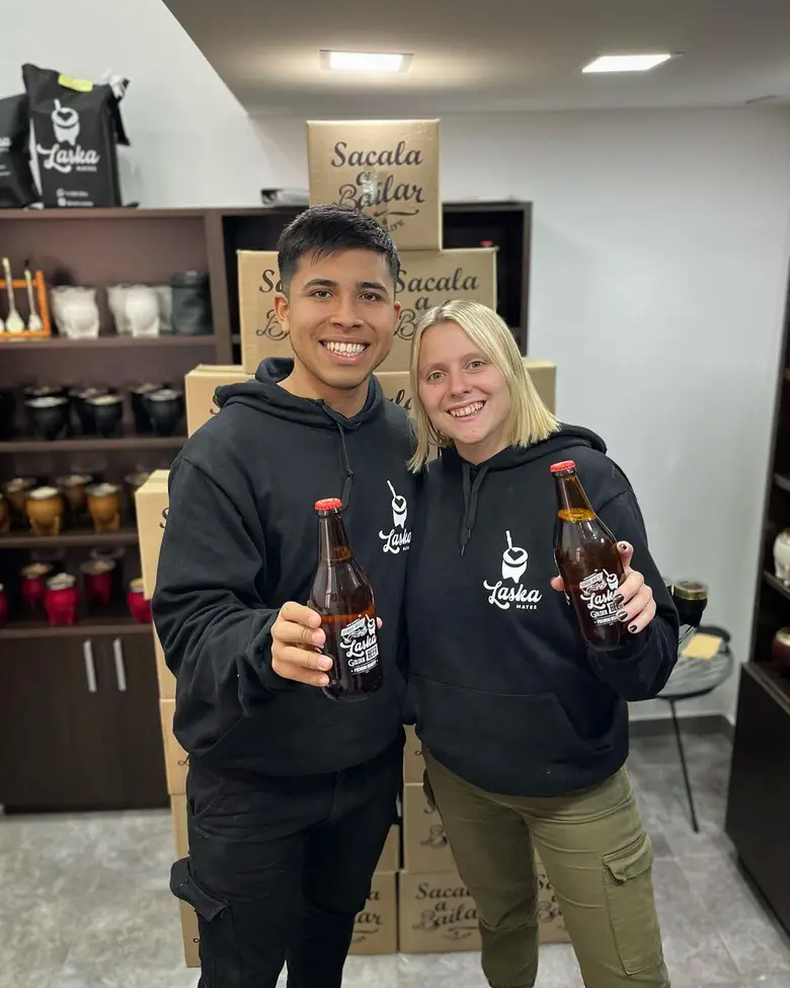 Giuliana y Matías, creadores de la cerveza Laska. (larural.com)..webp