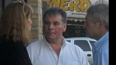 Trindade, con D’Onofrio, viene dialogando con vecinos en las localidades..