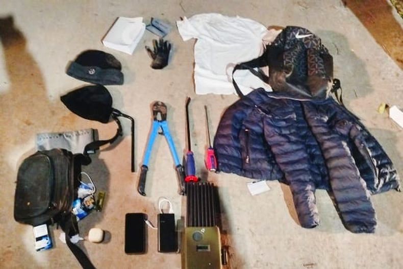 Los elementos sustraídos del interior del vehículo en el que se desplazaban los detenidos.&nbsp;