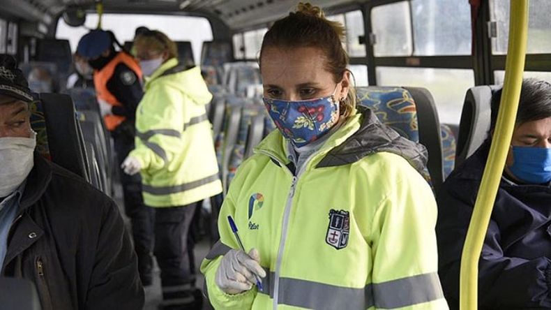 CONTROLES. El Municipio pone el foco en el transporte público. Ayer en Pilar hubo 13 casos. .