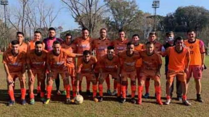 TRES X TRES. El plantel de Zelaya que en Tigre alcanzó el 2º puesto del torneo..