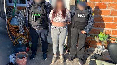 ESTAFA. Una de las siete personas detenidas por la Policía Federal.