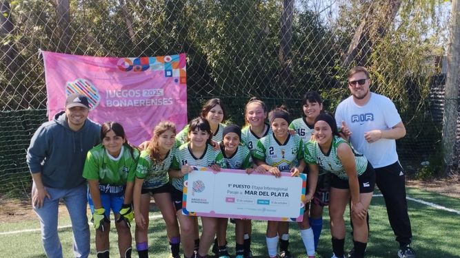 La división Sub 14 femenino de Fútbol 5 de la Escuela Secundaria N° 18 del barrio Agustoni de Pilar.