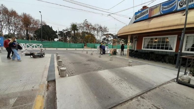 Las calles que rodean a la plaza 12 de Octubre se cerrarán al tránsito esta noche, hasta el 7 de agosto. .