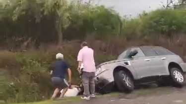 auto caido en una zanja de colectora panamericana