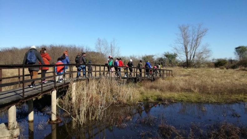 #VisitaGuiada en la #ReservaNatural. Debido al éxito de la primera convocatoria, volvimos nuevamente en estas vacaciones de invierno. Fue una agradable recorrida recreativa y educativa por los distintos senderos, donde los vecinos pudieron conocer este lugar protegido. Pilar Turismo / @PilarTurismo..