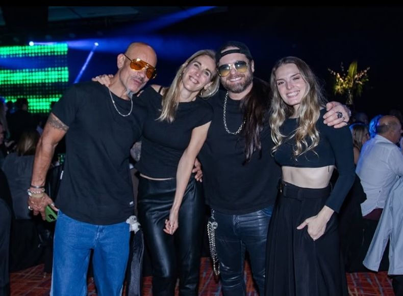 Mucha experiencia. D&iacute;as atr&aacute;s, Sheraton Pilar fue escenario de un cena show que cont&oacute; con la presencia de Los Pericos, banda pionera del reggae argentina. Entre los asistentes hubo varios famosos y figuras del espect&aacute;culo, como la pareja compuesta por Germ&aacute;n &ldquo;Tripa&rdquo; Tripel y Flor Otero (tercero y cuarta en la foto, junto a amigos).