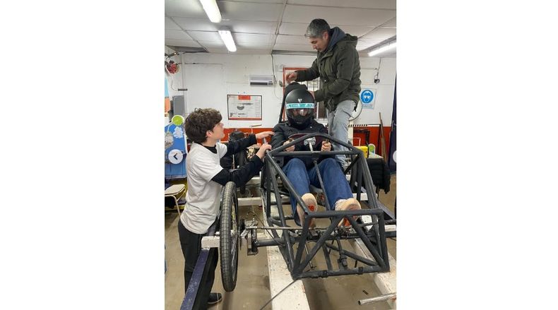 En la Técnica N°2 ya armar el prototipo que competirá en el Desafío Eco YPF 2026.