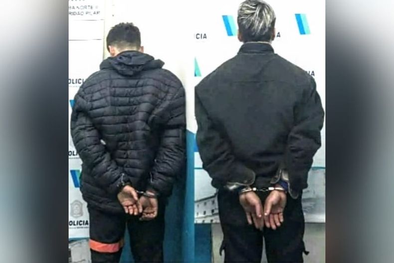 Los detenidos fueron acusados de encubrimiento por circular en una moto robada.
