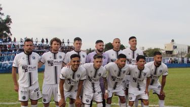 TITURALES. El once inicial de Real Pilar que el lunes jugó en Burzaco.