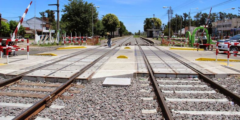 ADIF avanza en la licitaci&oacute;n para mejorar pasos a nivel del tren San Mart&iacute;n.