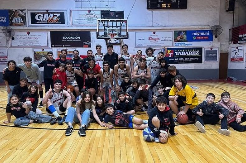 Presidente Derqui celebró su victoria clave con su gente.