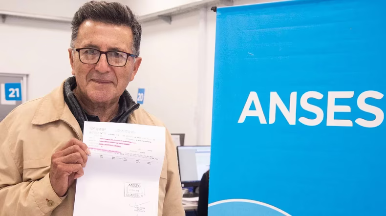 La ANSES permite que algunos grupos de trabajadores puedan jubilarse con 55 años. Enterate quiénes pueden acceder a ello.