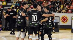 Juani Lovisolo (12) celebra con Normal 3 el pasaje a semis.