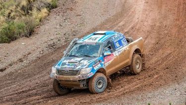 TRAVESÍA. Naivirt luchó con su Toyota para completar la complicada 5ª Etapa en el barro..
