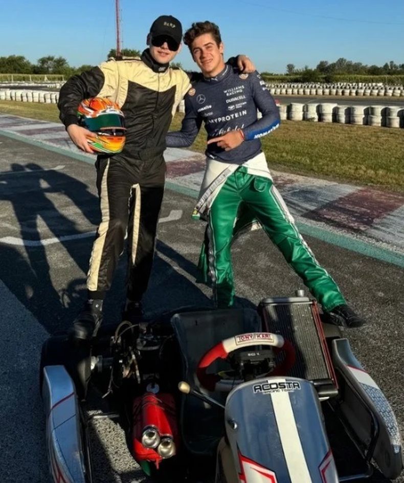 Bizarrap y Colapinto con el karting que manejaron en Zárate.