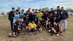EQUIPO. La Tercera División de Real Pilar que ganó este martes en Laferrere.