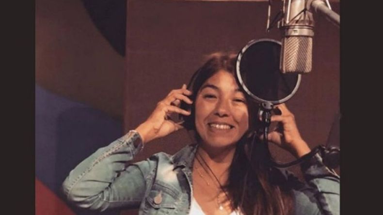 GRABANDO. Natalia Godoy en el estudio de grabación..