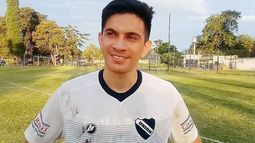 TODOTERRENO. “Juego de lateral o volante, pero hoy me toca de delantero y no tengo drama”, dijo Britez..