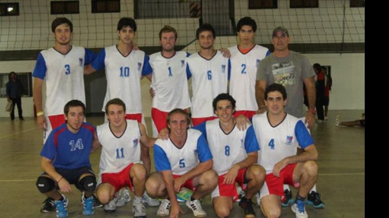 La Primera ganó con parciales de 25-18, 25-17 y 25-21..