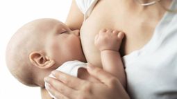 Salud concientiza sobre la lactancia materna
