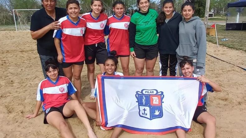 JUGADA. El Fútbol Playa de Pilar ganó categóricamente el Regional en casa..