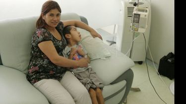 Bruno, durante su primer tratamiento en China. Busca ayuda para volver..