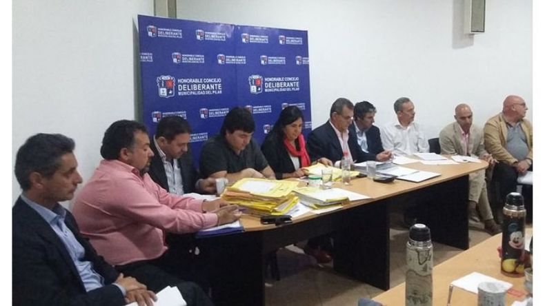 STAFF. Buena parte del gabinete pasó ayer por el HCD..