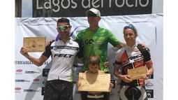 LUCHADORES. Chapochnikoff, el ganador García y Lavechia, en el podio..
