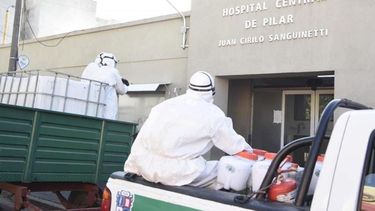 HOSPITAL. Tareas de desinfección en el Sanguinetti. .
