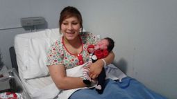 FELICES. Sabrina con Noah, ayer, en el primer día del año..
