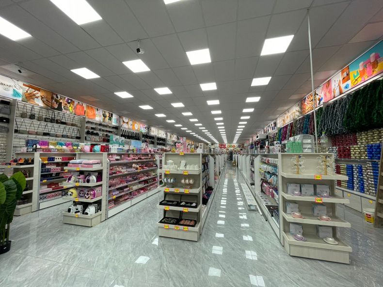 El bazar chino ms reciente abri sus puertas en octubre sobre la calle Pedro Lagrave en un local de 500 m2