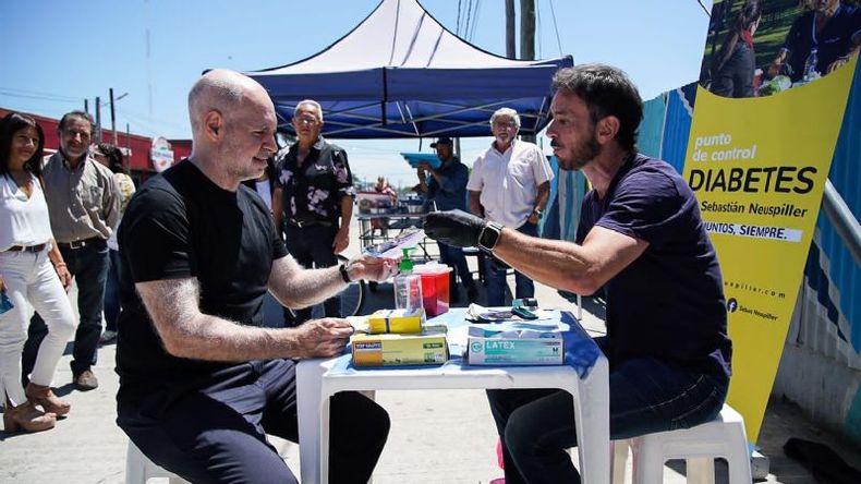 SANGRE. Rodríguez Larreta pasó por los testeos de diabetes, eje de la campaña de Neuspiller..