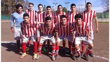 PUNTERO. El equipo Sub 20 de Atlético que ganó en Don Torcuato..