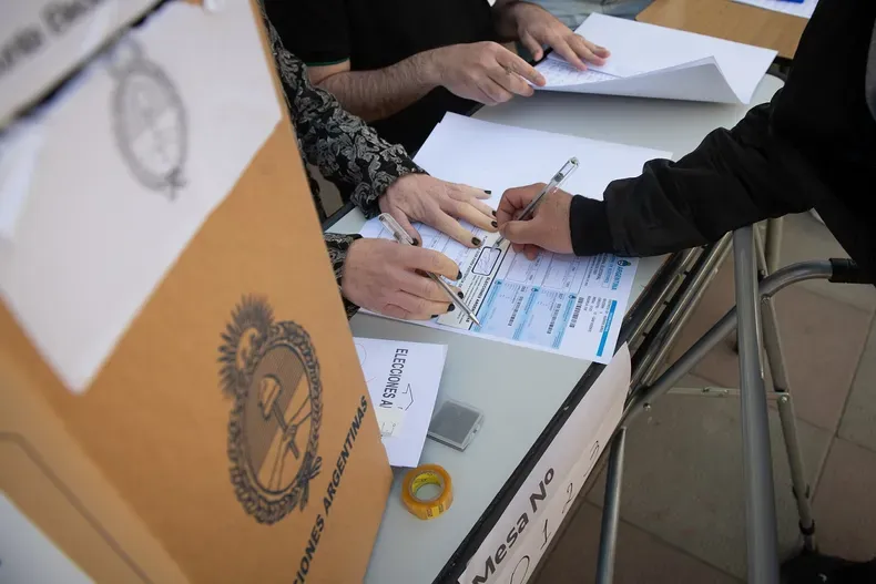 FIRMA. Las autoridades de mesa tendrán su remuneración asegurada.