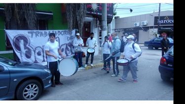 RECLAMO. Trabajadores de Bon Masé protestaron frente al Ministerio de Trabajo..