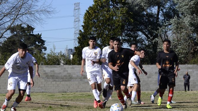 Atlético juega este miércoles en la Ciudad Deportiva y el próximo lunes va a Zárate.