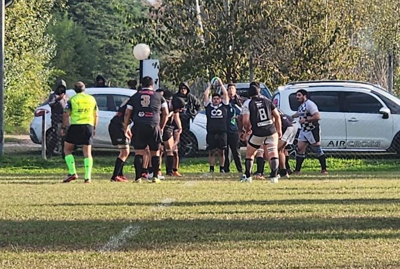 San José y Defensores de Glew animaron un gran partido en La Lonja.