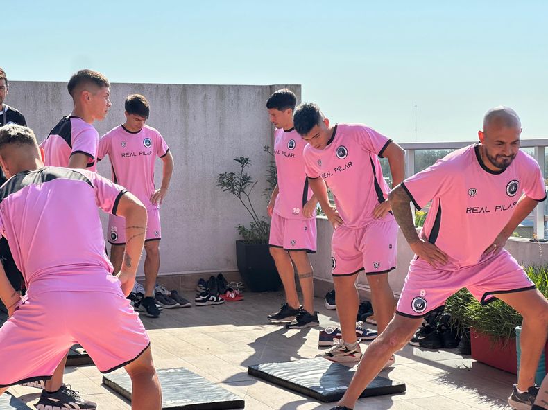 Los jugadores de Real Pilar se encuentran llevando a cabo trabajos de activación en el hotel de Rafaela donde están alojados.&nbsp;