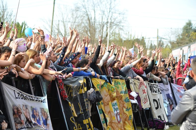 Los fanáticos de Lali Espósito que no quisieron perderse aquel show en Pilar.