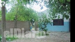 La escuela ya tiene parte de su muro construido. Busca evitar más robos..
