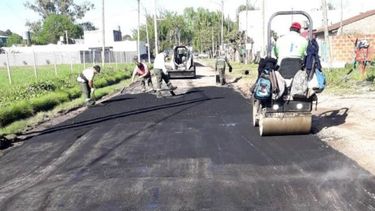 MEJORAS. El gobierno salió a tapar baches y mejorar algunos asfaltos..