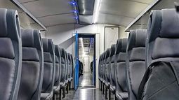 Es por acá. Industria argentina. Estas son las nuevas formaciones 0 km que incorporó la Línea San Martín. Dos duplas de coches motores numerados como 2505 y 2506, fabricados por Materfer en su planta ubicada en Ferreyra, Provincia de Córdoba. Héctor Sosa.