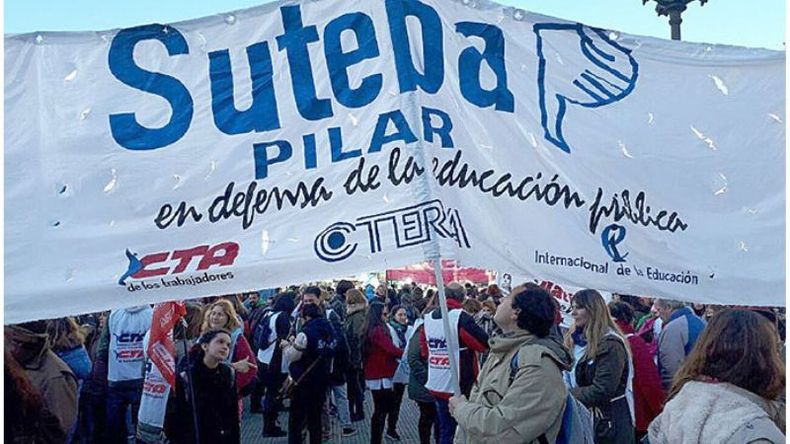 MARCHA. La columna de Suteba Pilar, en la movilización de ayer..