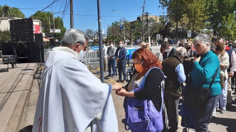 PROTOCOLOS. La hostia se dio en mano..