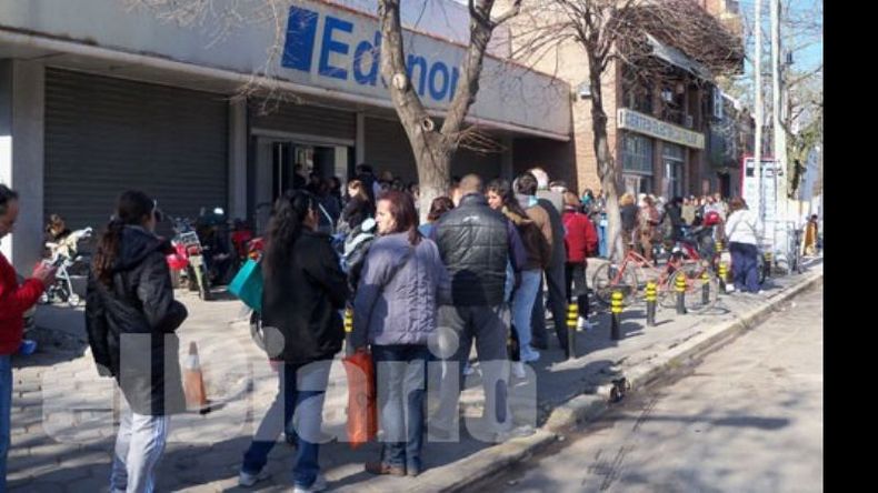 Usuarios critican al ENRE por castigar con multas mínimas el incumplimiento de Edenor..