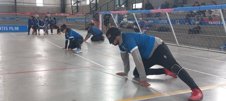 Los jugadores de Muni Pilar listos para afrontar el partido.